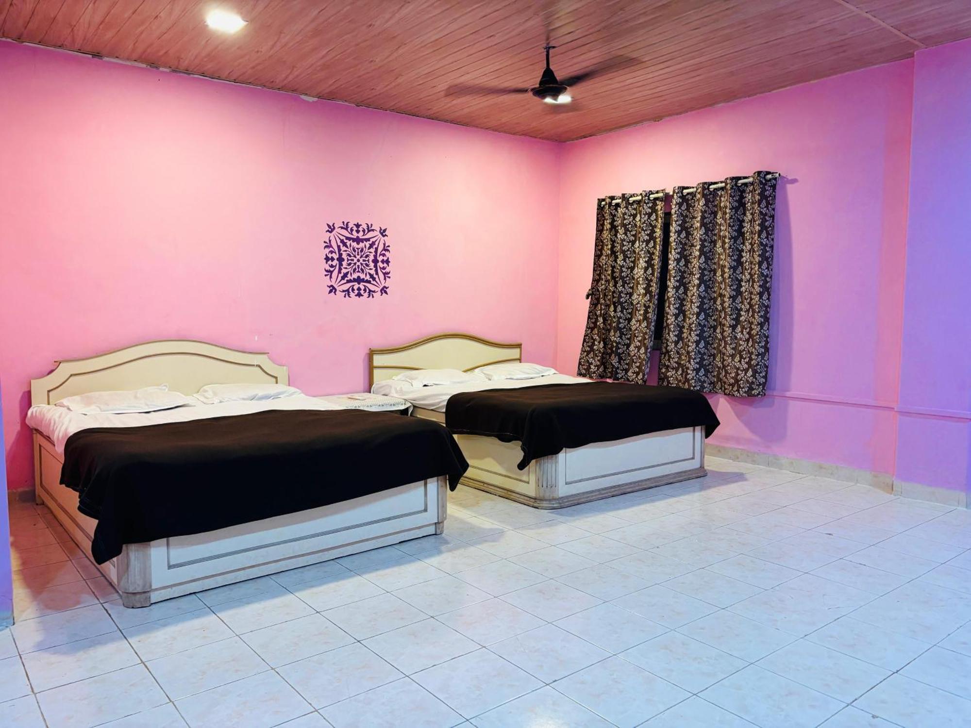 Stay On The Way Resort Mandwa Alībāg Kamer foto